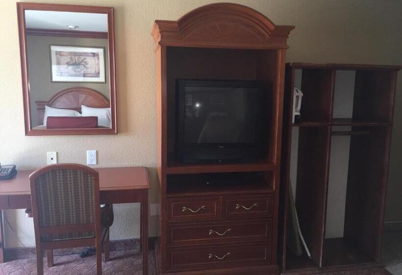 Отель Thunderbird Lodge