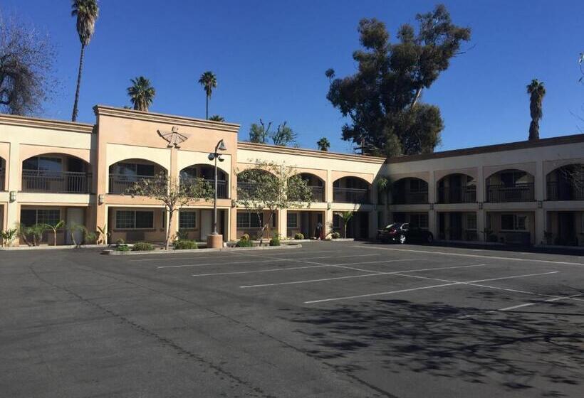 Отель Thunderbird Lodge