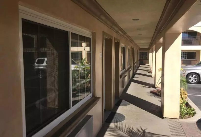 Otel Thunderbird Lodge