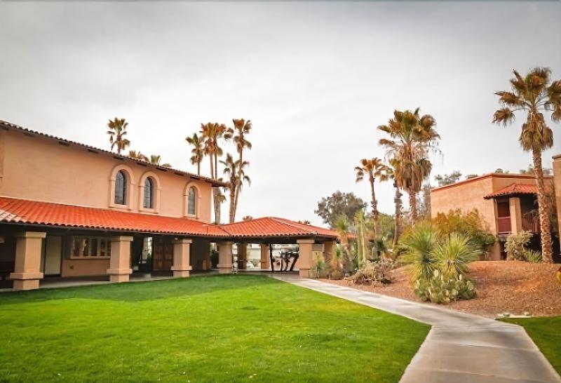 فندق Voyager Resort Inn