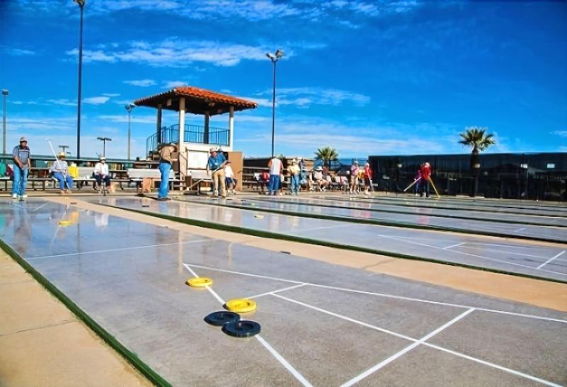 فندق Voyager Resort Inn