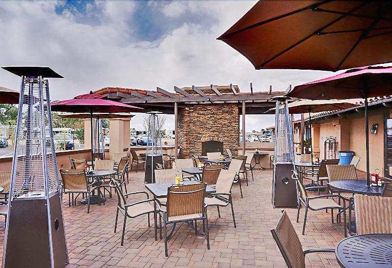 فندق Voyager Resort Inn