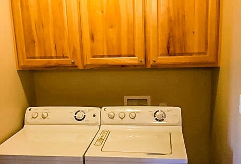 Bryce Country Cabins