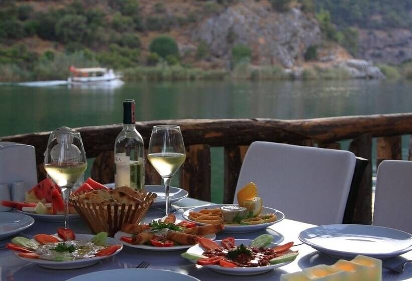 בית מלון כפרי Calypso Plus