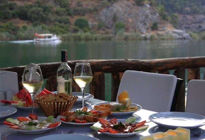 בית מלון כפרי Calypso Plus