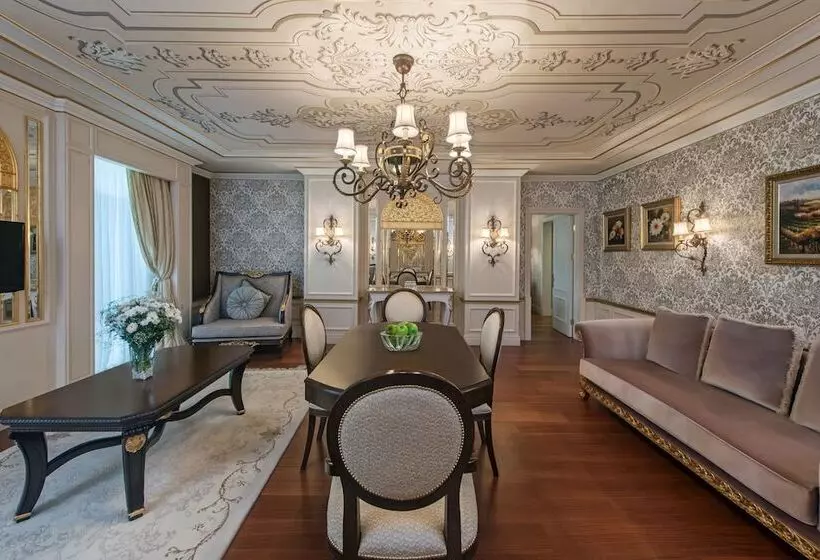 酒店 Elite World Van