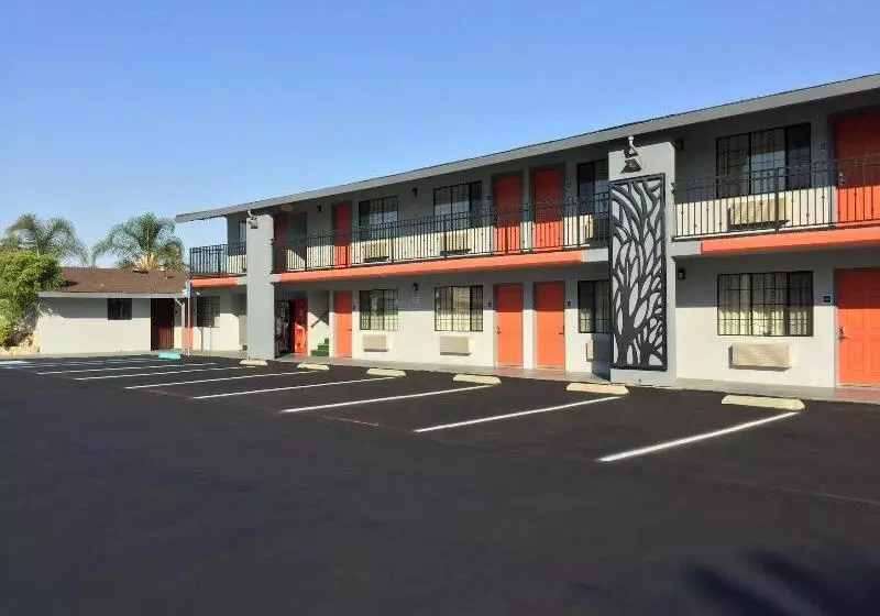 Отель Journey Inn