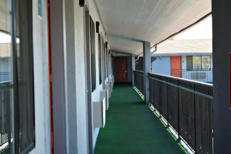 Отель Journey Inn