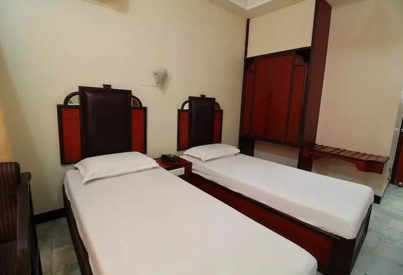 בית מלון כפרי Naveen