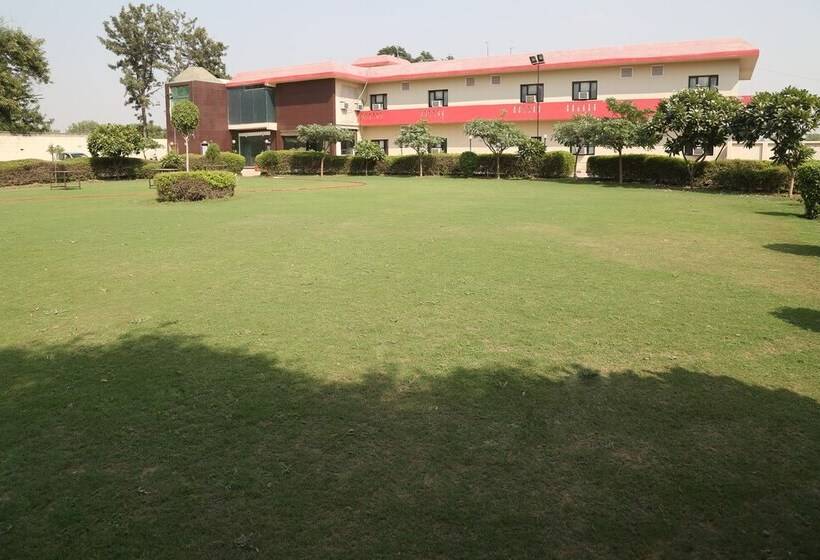 בית מלון כפרי Pacific Inn Suryansh