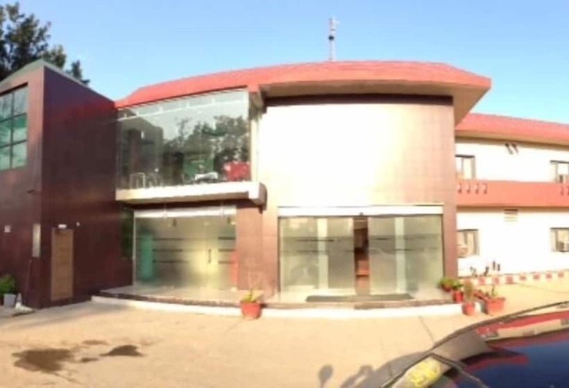 בית מלון כפרי Pacific Inn Suryansh