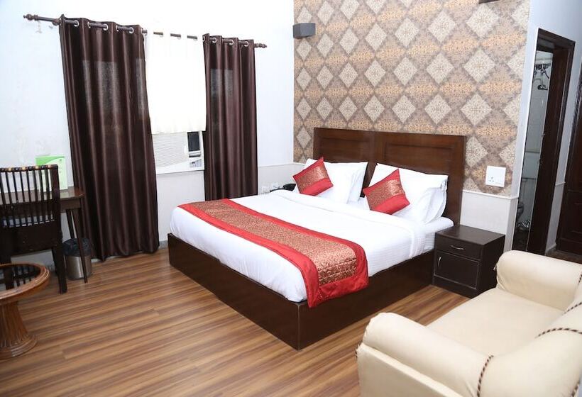 בית מלון כפרי Pacific Inn Suryansh