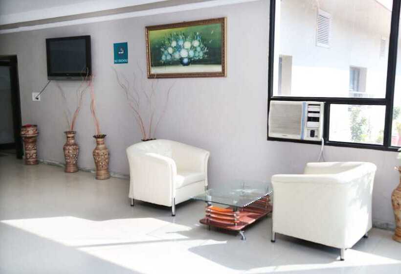 בית מלון כפרי Pacific Inn Suryansh