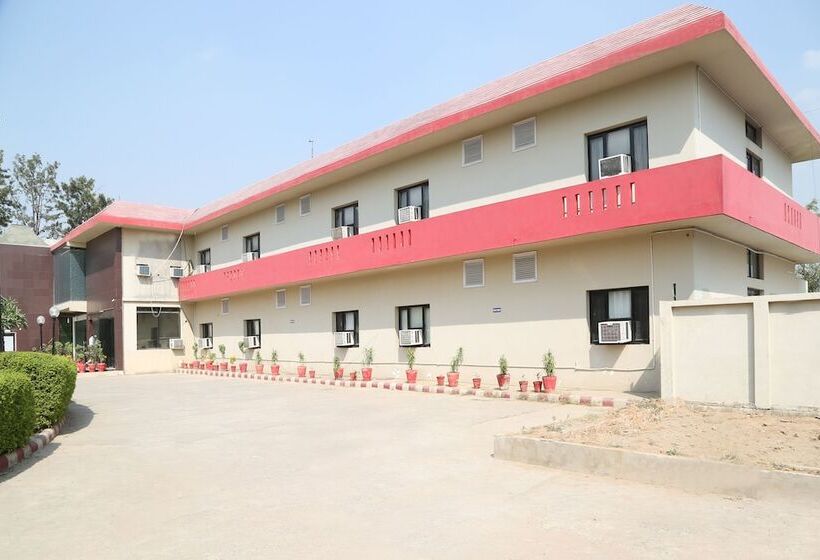 בית מלון כפרי Pacific Inn Suryansh