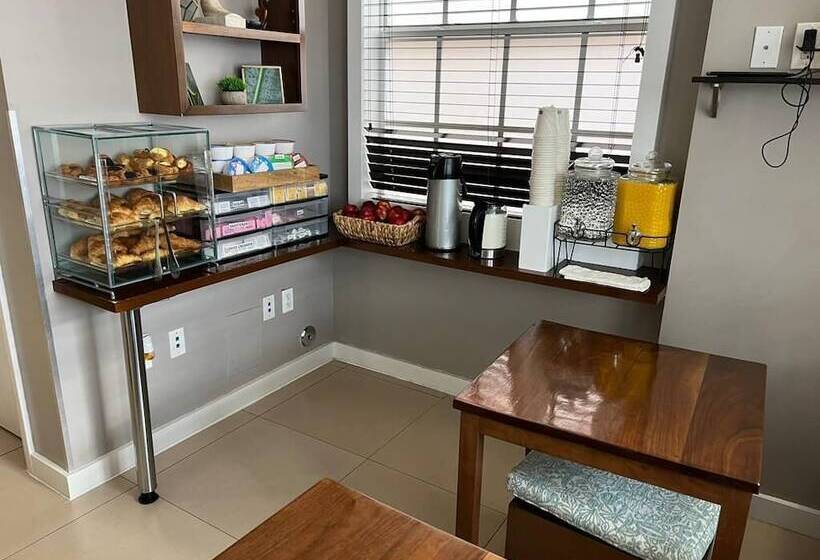 בית מלון כפרי Riviere South Beach