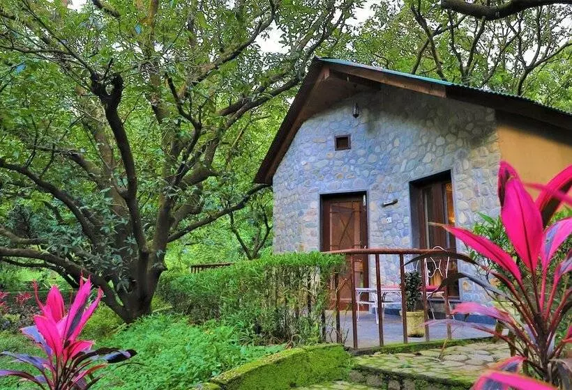 ホテル The Den Corbett Resort