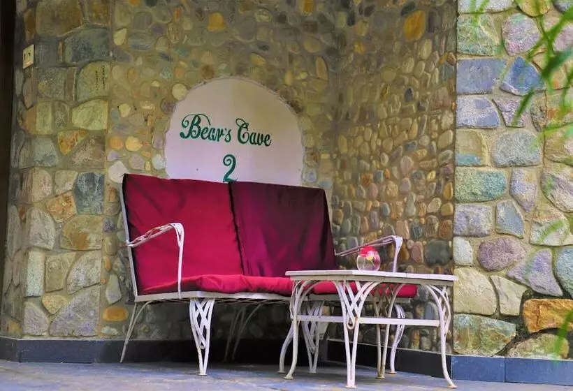 ホテル The Den Corbett Resort