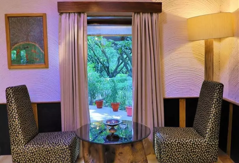 ホテル The Den Corbett Resort