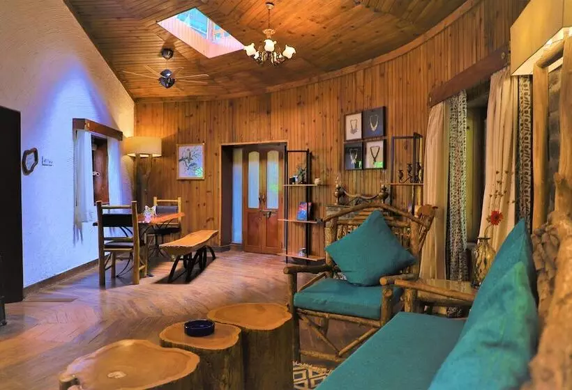 ホテル The Den Corbett Resort