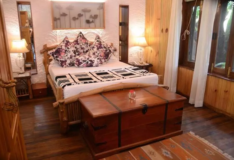 ホテル The Den Corbett Resort