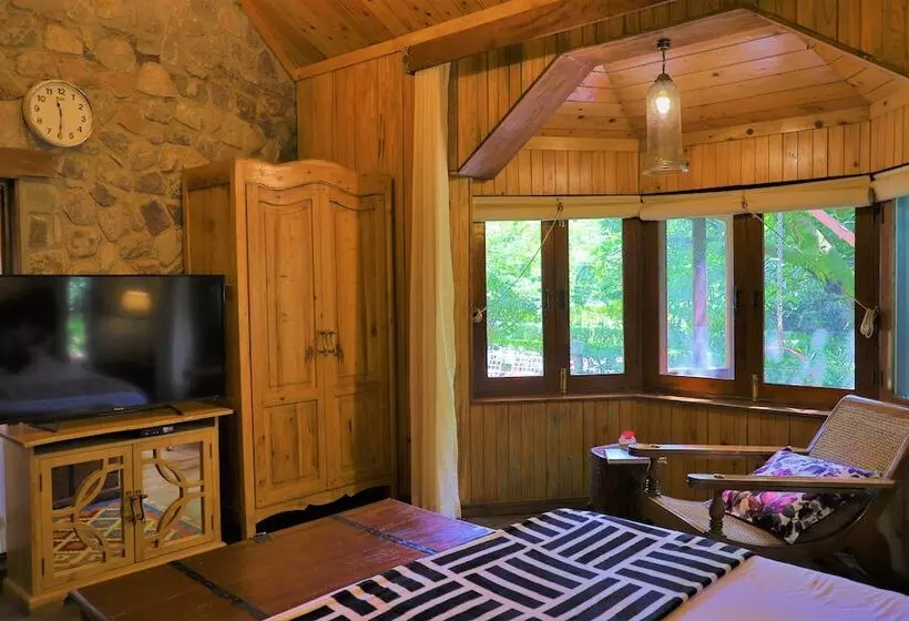 ホテル The Den Corbett Resort