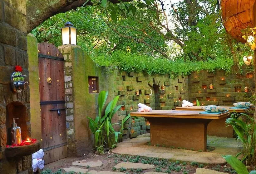 ホテル The Den Corbett Resort