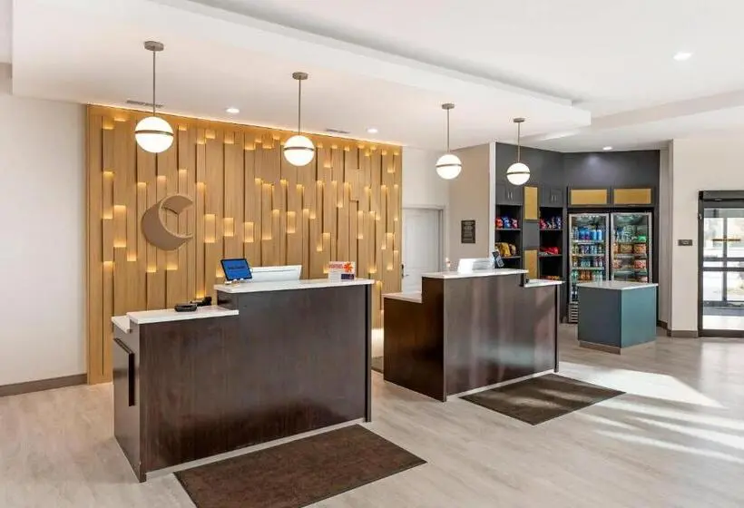 ホテル Comfort Inn & Suites Verona At Turning Stone Resort Casino