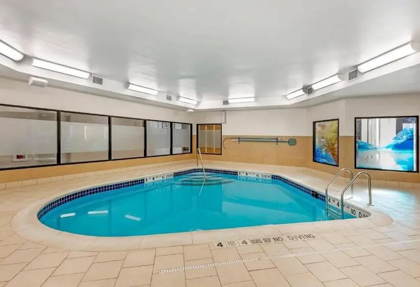 ホテル Comfort Inn & Suites Verona At Turning Stone Resort Casino