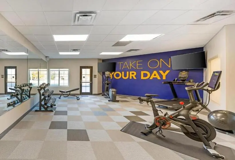ホテル Comfort Inn & Suites Verona At Turning Stone Resort Casino