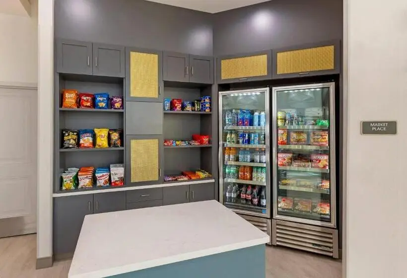 ホテル Comfort Inn & Suites Verona At Turning Stone Resort Casino