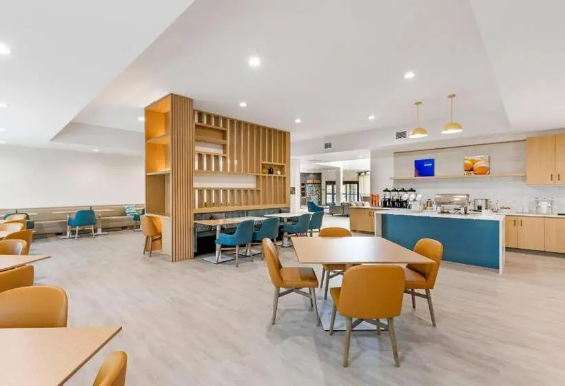 ホテル Comfort Inn & Suites Verona At Turning Stone Resort Casino