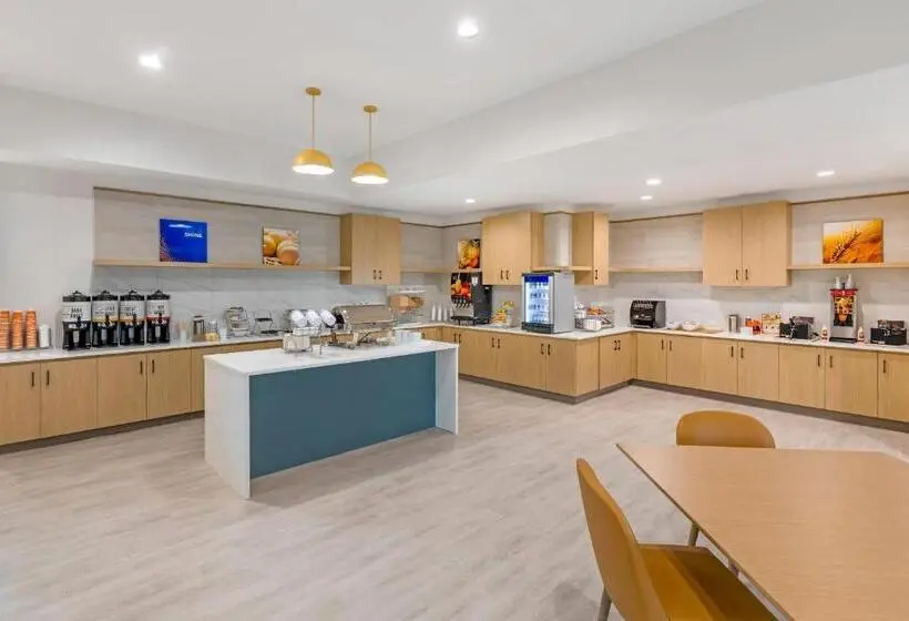 ホテル Comfort Inn & Suites Verona At Turning Stone Resort Casino