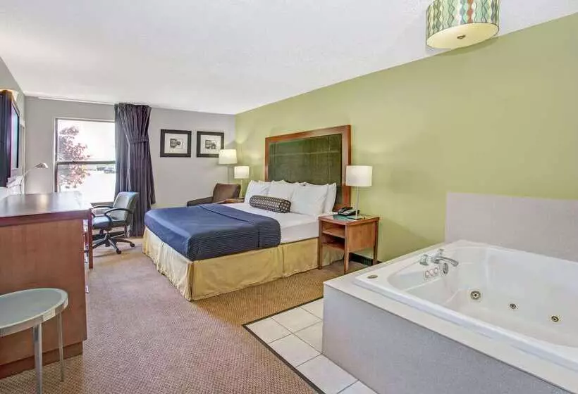 Отель Days Inn By Wyndham Lake Bluff/great Lakes Naval Base