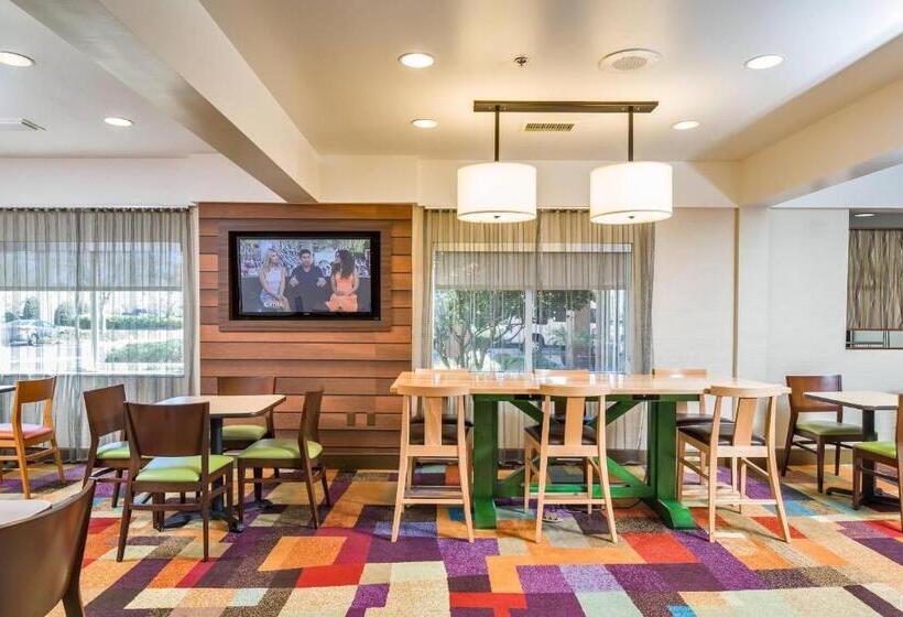 호텔 Fairfield Inn & Suites Jacksonville Airport