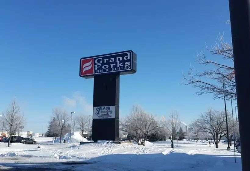 Отель Grand Forks Inn & Suites