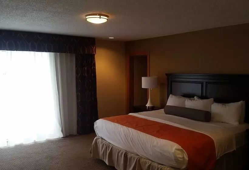 Отель Grand Forks Inn & Suites