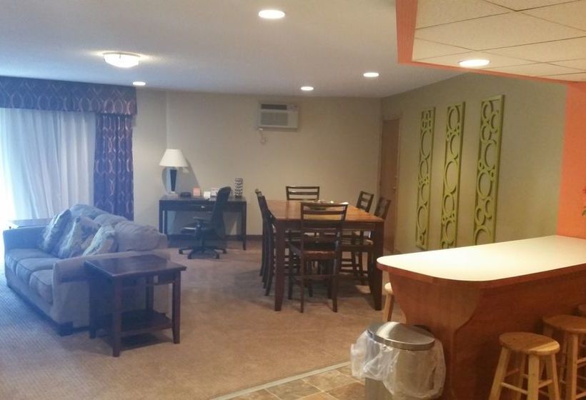 호텔 Grand Forks Inn & Suites