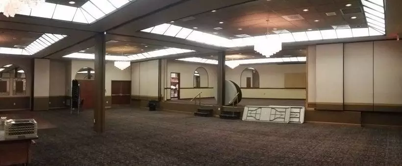 Отель Grand Forks Inn & Suites