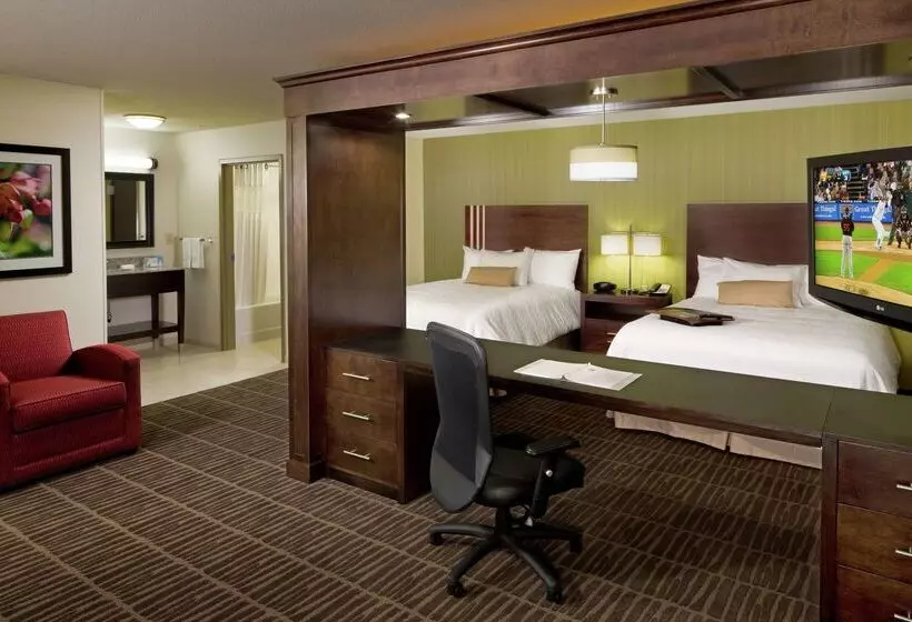 Отель Hampton Inn & Suites Saginaw