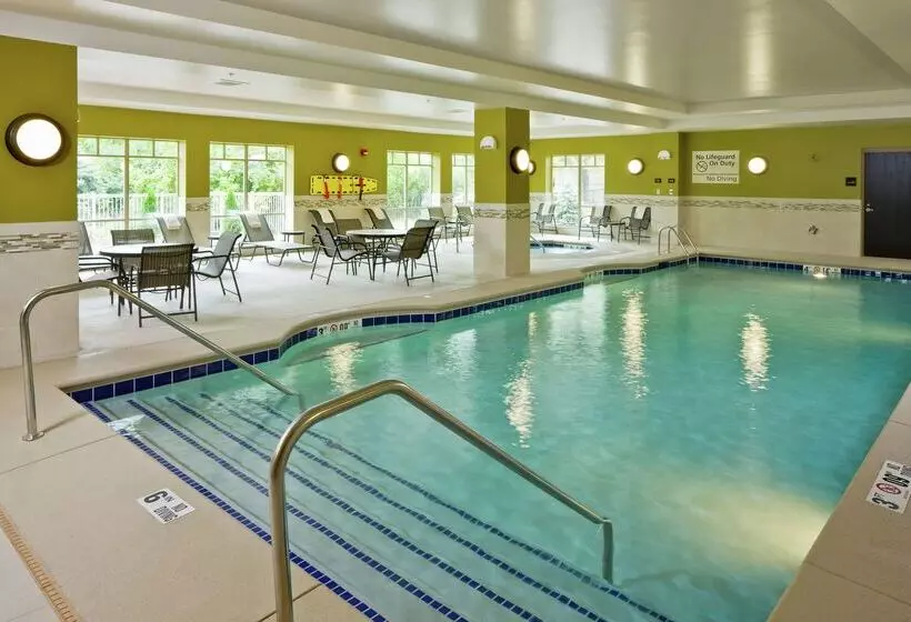 Отель Hampton Inn & Suites Saginaw