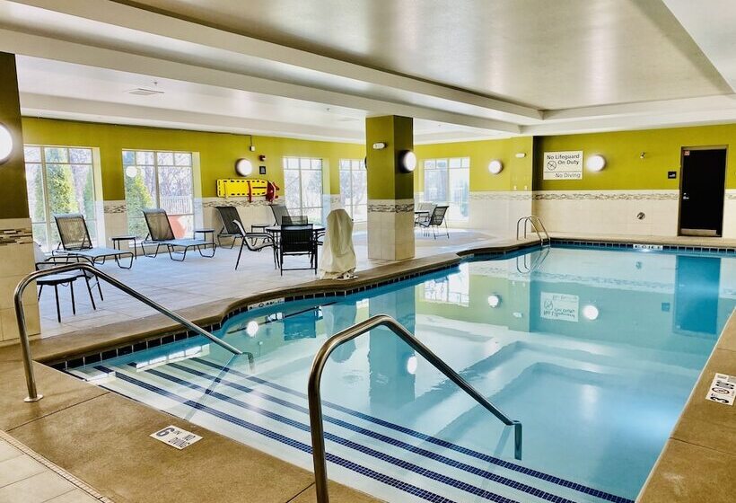 Отель Hampton Inn & Suites Saginaw