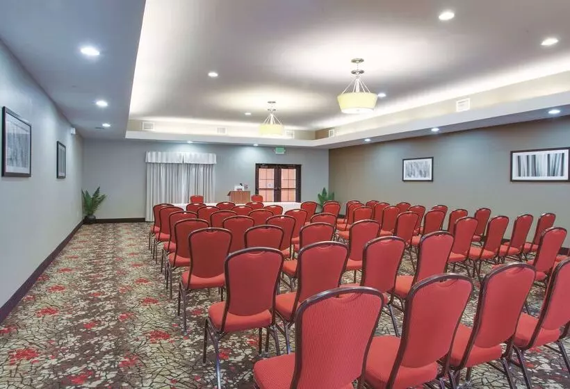 Hotel Comfort Inn & Suites Verona At Turning Stone Resort Casino