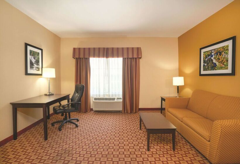 酒店 Comfort Inn & Suites Verona At Turning Stone Resort Casino