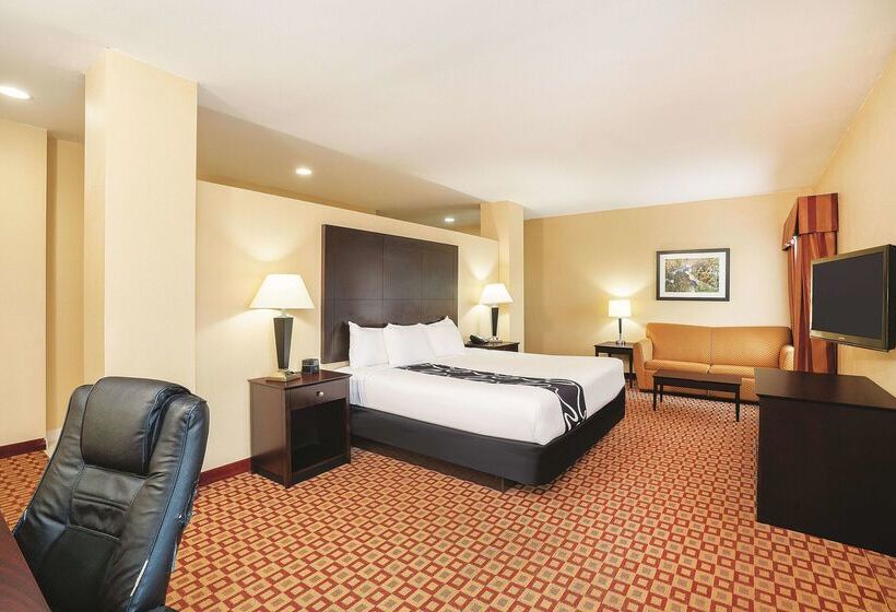 酒店 Comfort Inn & Suites Verona At Turning Stone Resort Casino
