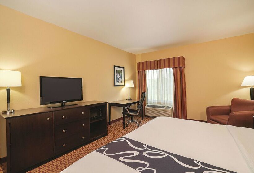 酒店 Comfort Inn & Suites Verona At Turning Stone Resort Casino