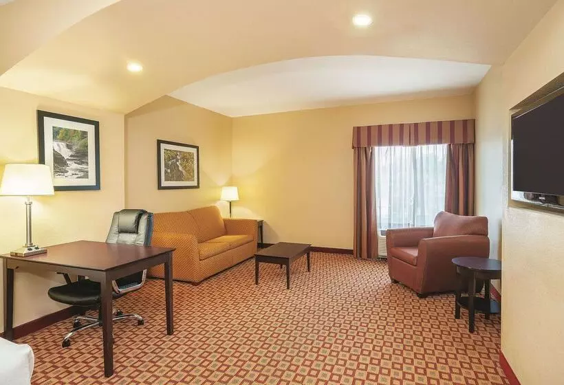 Hotel Comfort Inn & Suites Verona At Turning Stone Resort Casino