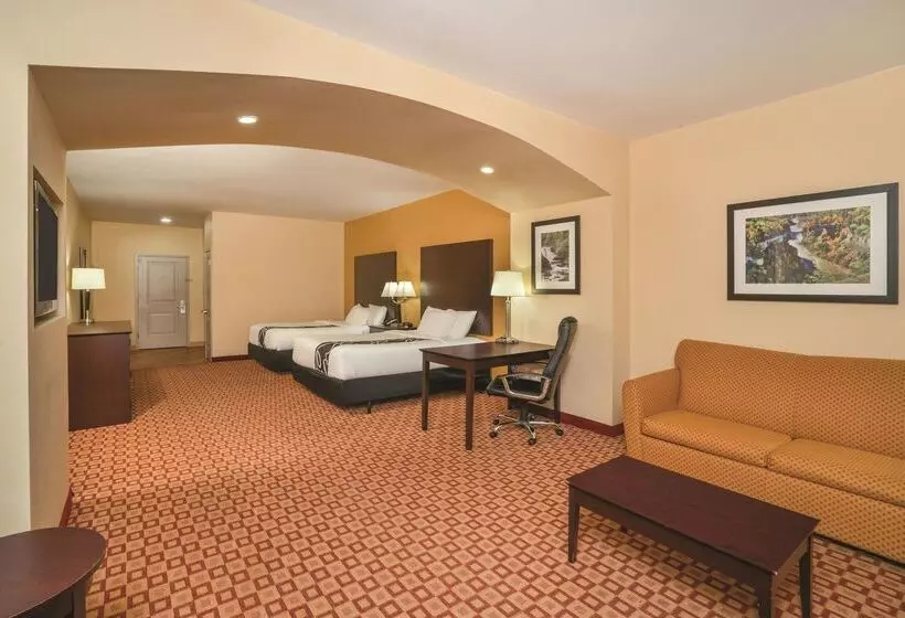 Hotel Comfort Inn & Suites Verona At Turning Stone Resort Casino