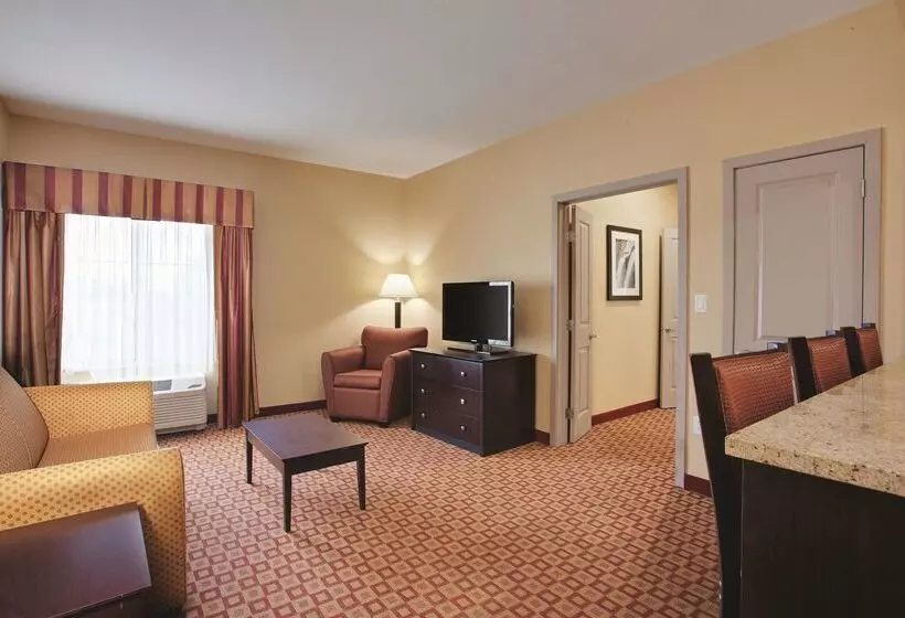 Hotel Comfort Inn & Suites Verona At Turning Stone Resort Casino