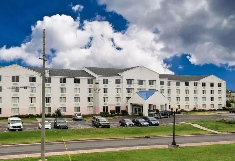 בית מלון כפרי Rodeway Inn