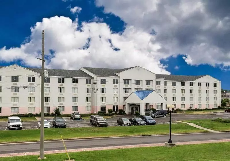 בית מלון כפרי Rodeway Inn